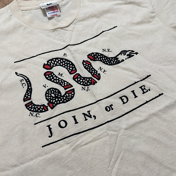 AMERICA’S NATIONAL PARKS COLLECTION | Join or Die Reptile Snake Graphic T-Shirt - Picture 3 of 3